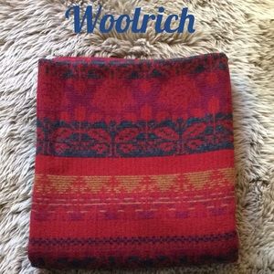 Gorgeous 100% Wiool Throw
